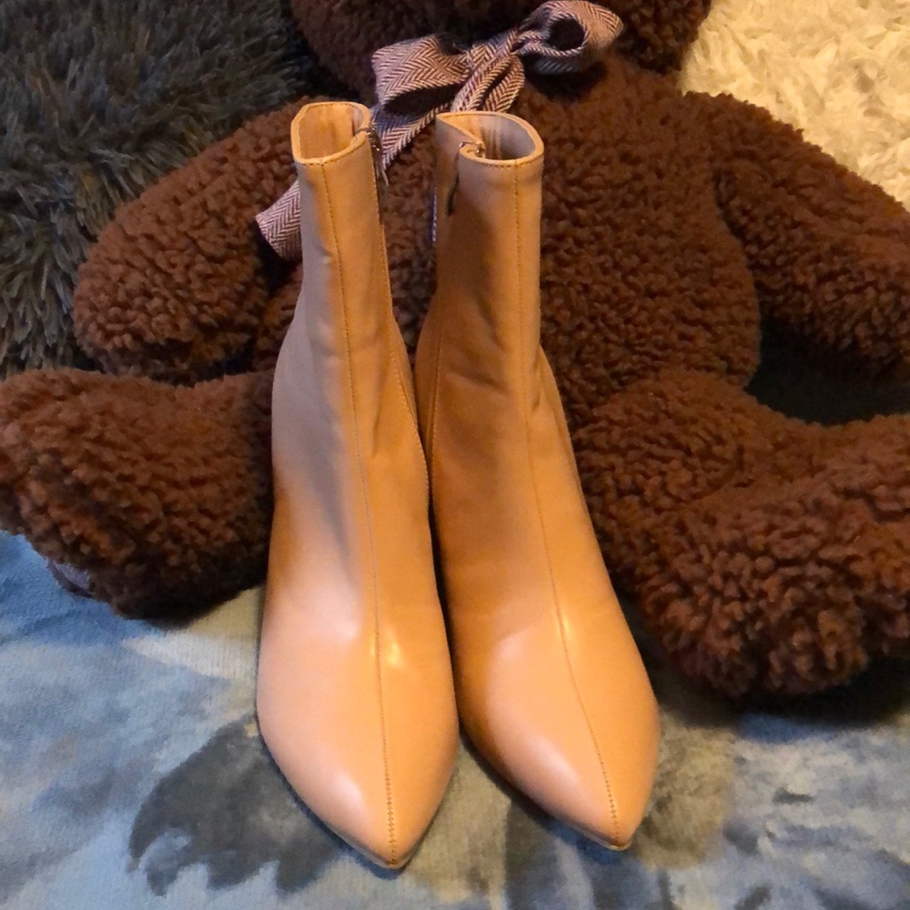 Women tan boots